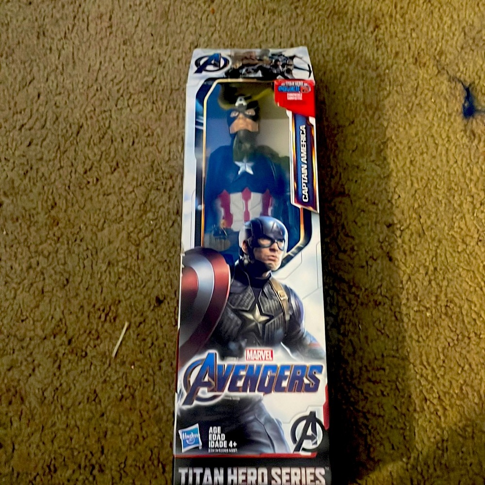 IM SELLING A ACTION FIGURE (captain marvel) FROM TITAN HERO SERIES